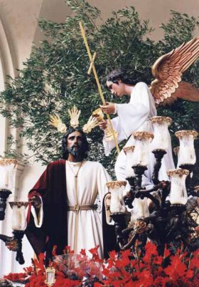 Jesús de rodillas orando en el Huerto de los Olivos y un ángel le ofrece el Cáliz Jesús de rodillas orando en el Huerto de los Olivos y un ángel le ofrece el Cáliz