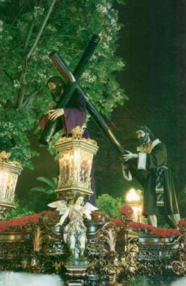 Jesús camino del Gólgota, llevando la Cruz sobre el hombro izquierdo, ayudado por Simón el Cirineo