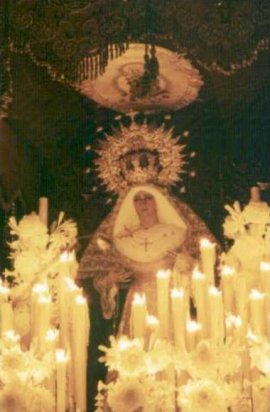 Nuestra Señora del Amparo bajo palio