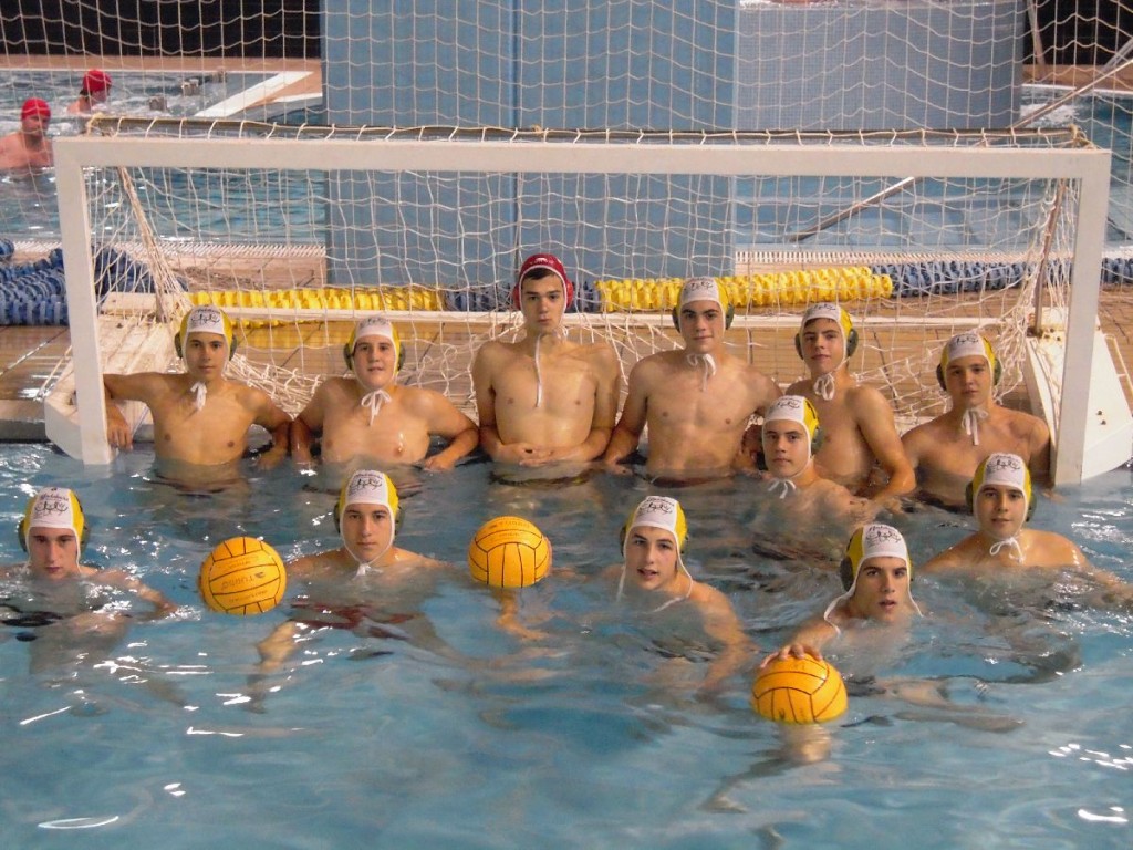 Los cadetes del C.W. Dos Hermanas-EMASESA posan en su último entrenamiento antes de viajar a Leioa.