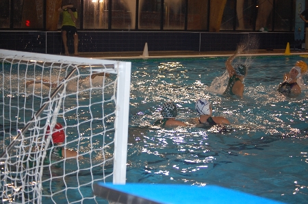 Lanzamiento nazareno a la puerta rival.