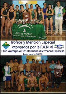 Las primeras plantillas nazarenas posan con los trofeos