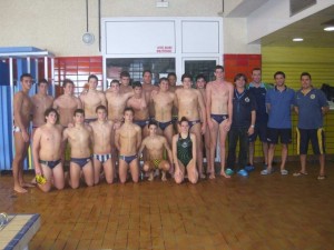 Antonio Aparicio posa con los convocados para la jornada en Dos Hermanas