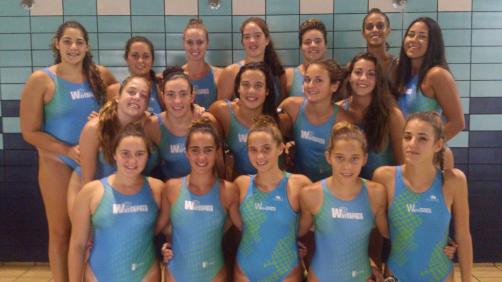El equipo femenino del Dos Hermanas-EMASESA, antes de un entrenamiento