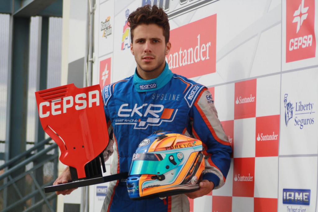 Manu Bejarano, en el podio de Motorland