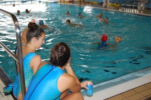 Dos jugadoras nazarenas, en la previa de un choque