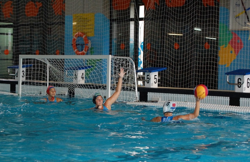 ataque-madrileno-ante-la-defensa-de-lorena-miranda-y-clara-de-la-torre