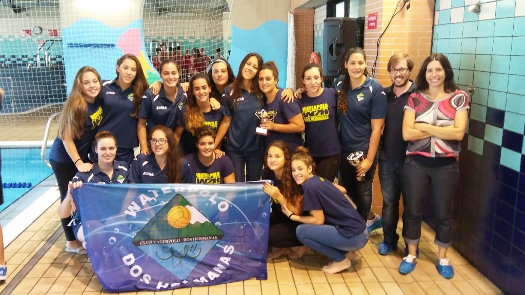 el-equipo-nazareno-posa-con-sus-trofeos