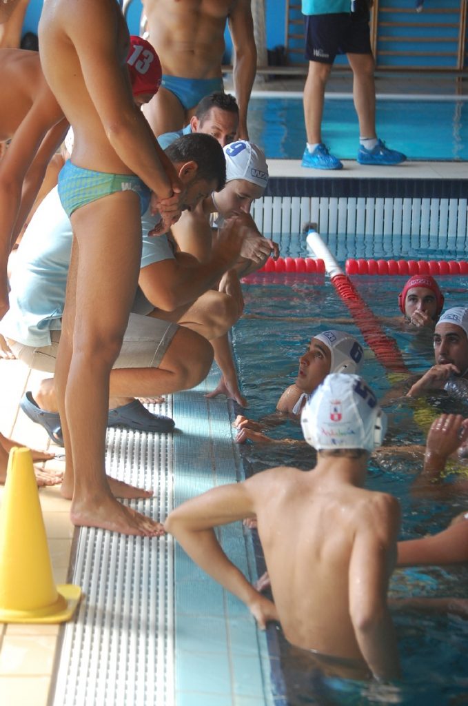 jota-murube-se-dirige-a-sus-jugadores