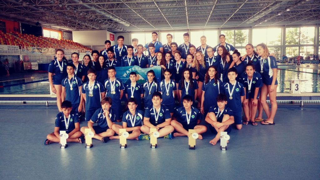 El C.W. Dos Hermanas posa con sus trofeos